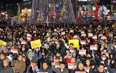 "민주주의 수호·윤석열 퇴진"…전국 광장 곳곳서 촛불집회