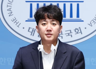 이준석 "尹, '준내란' 일으켜…탄핵 가야 한단 이야기 많아"