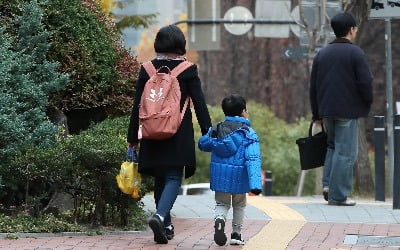 육아휴직땐 '월 최대 250만원' 아빠 유급 출산휴가 한달 간다