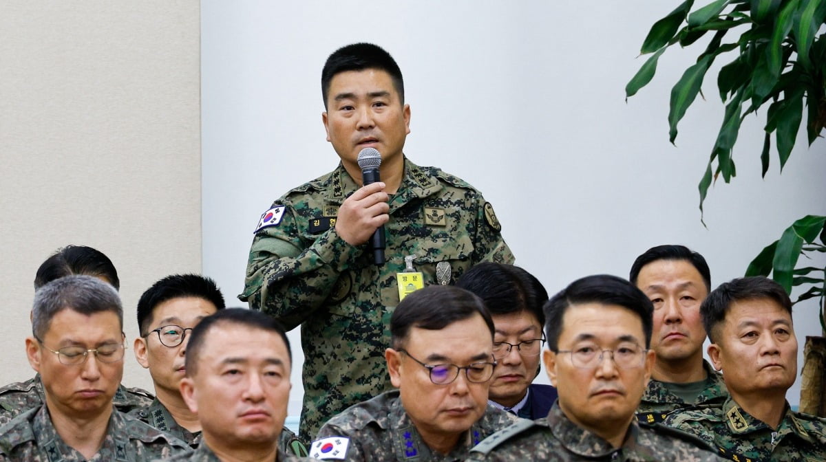  비상계엄 당시 국회에 투입된 육군 특수전사령부 김현태 707특수임무단장이 10일 오전 서울 여의도 국회 국방위원회에서 열린 계엄 관련 긴급 현안질의에 출석해 답변하고 있다./사진=카지노 꽁 머니1