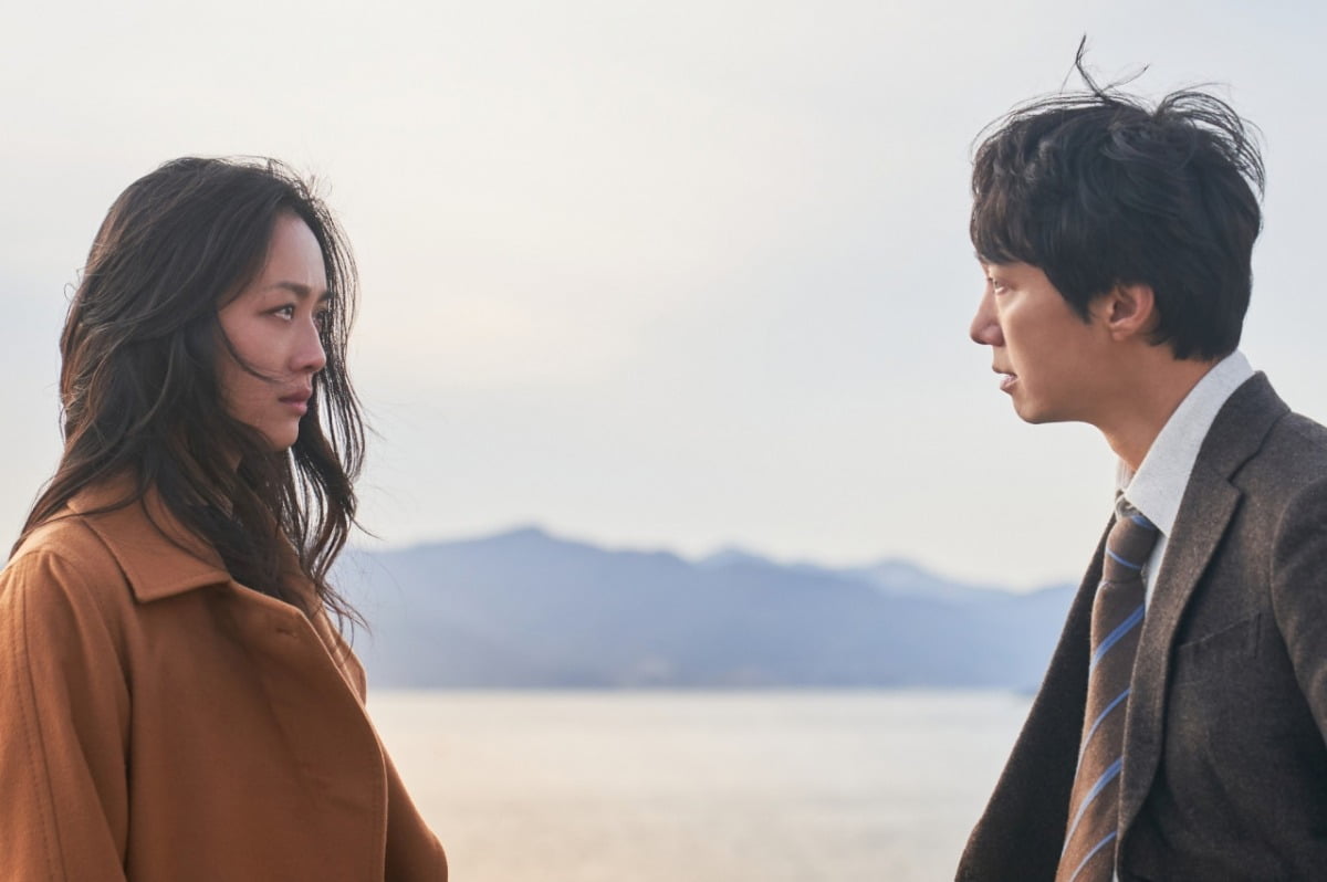 박찬욱의 영화 '헤어질 결심' 스틸컷. 구스타프 말러의 교향곡 5번 4악장 '아다지에토'가 극에 쓰였다. / 사진출처. 네이버영화