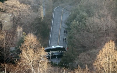 [포토] 관저 향하는 공수처 수사관들