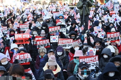 '尹 수호대' 후원금만 1.3억…극우 유튜버들 떼돈 벌었다