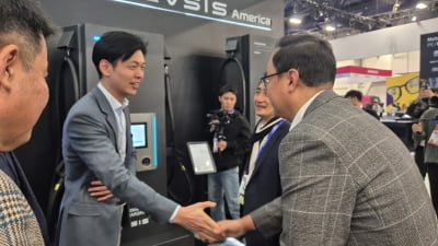 '롯데 3세' 신유열, CES 찾았다…'미래 먹거리' 창출 고심[CES 2025]