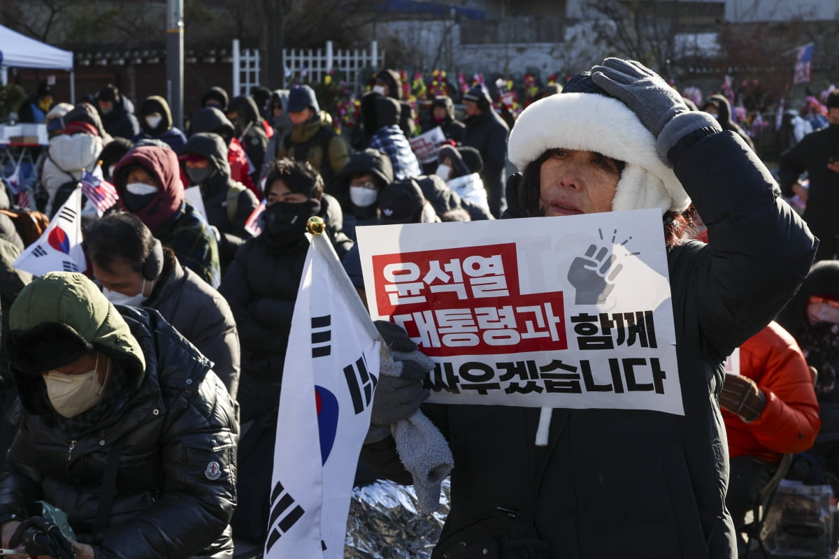 한파에도 이어지는 집회