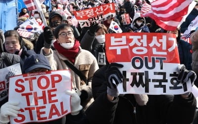 '與 지지율 34%' 계엄 전보다 올랐다…중도 표심 野 이탈