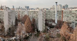 서울 강남 지역의 인기 재건축 아파트도 경매 시장에 속출하고 있다. 대치동 은마아파트 모습./한경DB