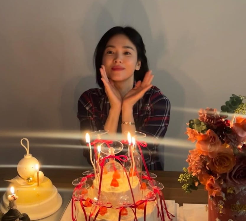 송혜교가 생일파티에 입은 체크 셔츠는 클루투. /사진=걍민경