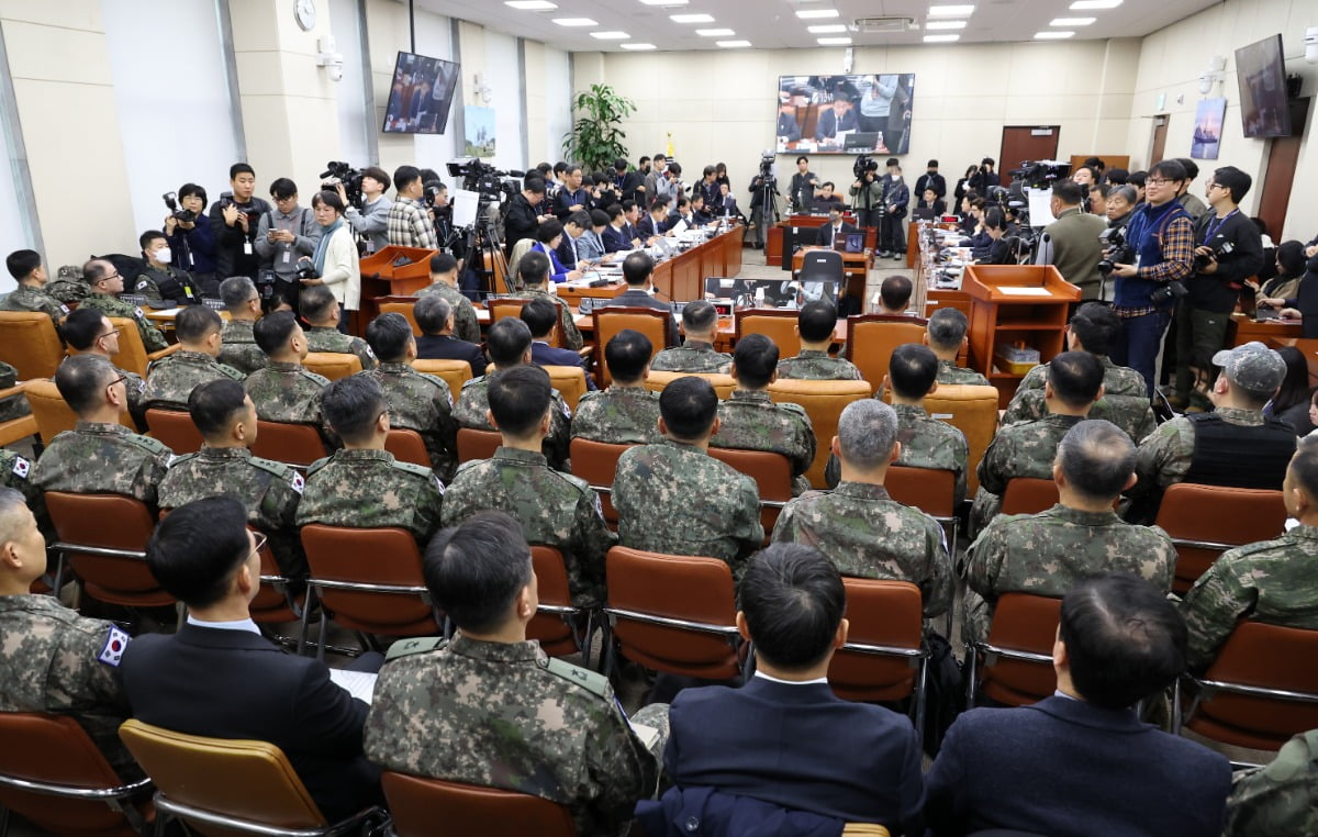 김선호 국방부장관 직무대행 등 군 관계자들이 지난 14일 국회에서 열린 '윤석열정부의 비상계엄 선포를 통한 내란혐의 진상규명 국정조사특별위원회'에 출석해 있다. 강은구 기자