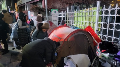 "대통령 지켜라" 尹 지지자 수천명 집결…격렬한 체포 작전