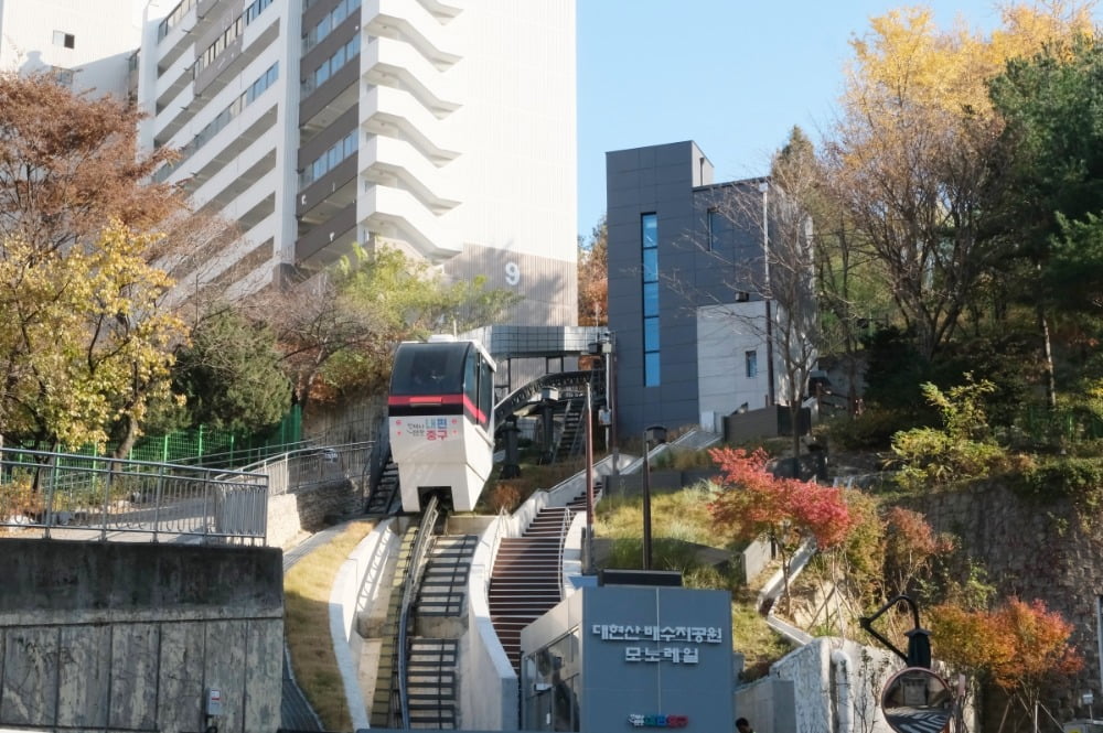 대현산 배수지공원 모노레일 / 사진. © 김현호