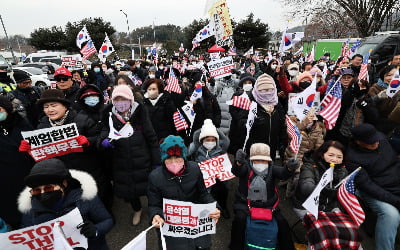 "부정선거 의혹 규명없는 체포 부당"…과천 향하는 尹 지지 집회