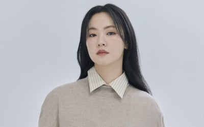 '검은 수녀들' 전여빈 "우리들의 스타 송혜교, 촬영장선 큰 나무 같아" (인터뷰②)