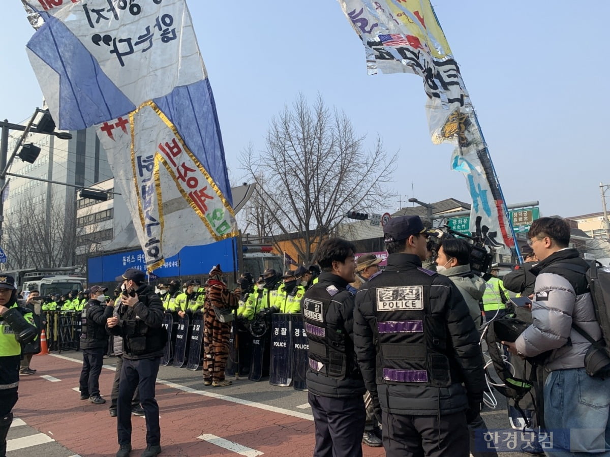 안국역 사거리 폴리스 라인이 쳐진 모습/사진=유지희 기자