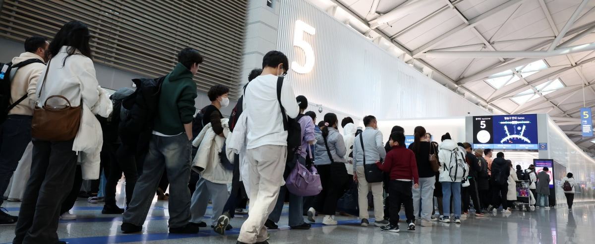 [포토] 최장 9일 설 카지노 꽁 앞두고 발 디딜 틈 없는 인천공항