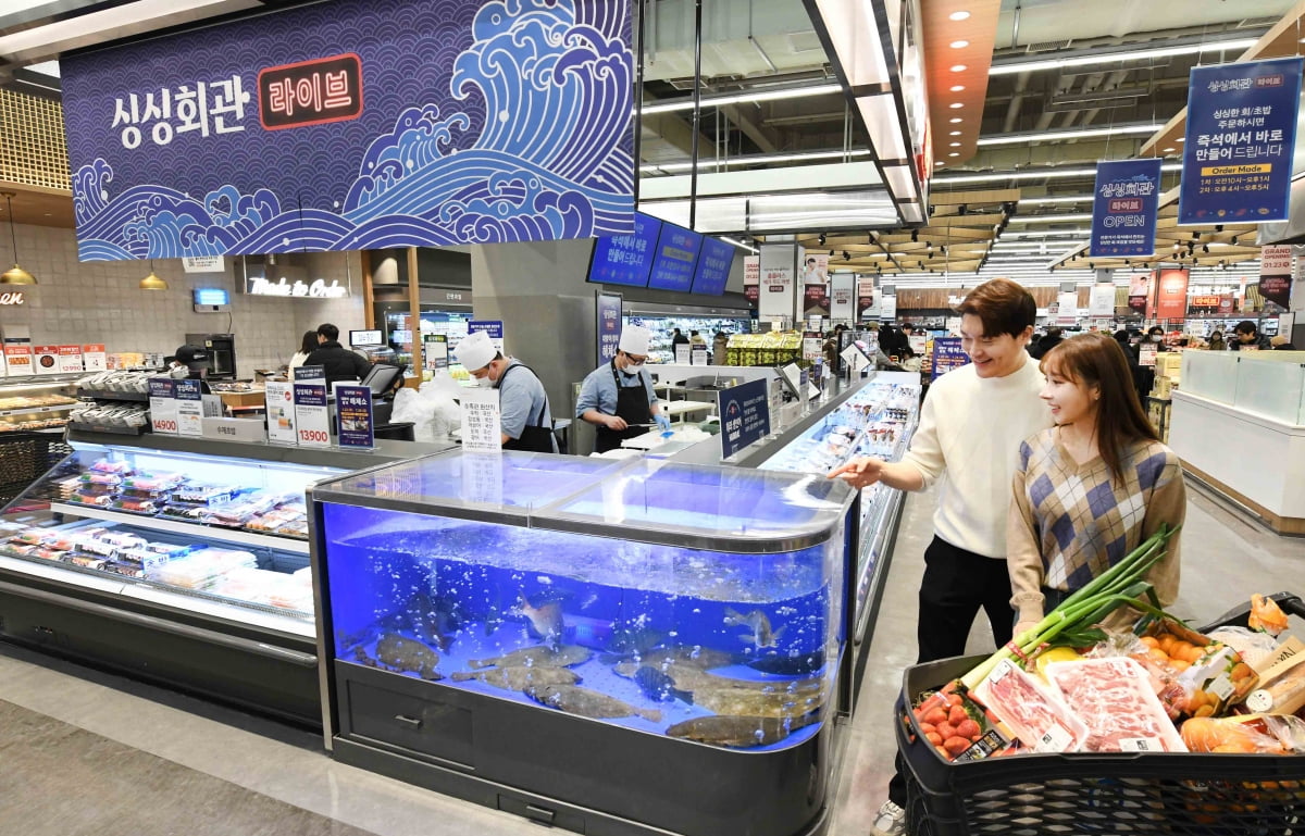 [포토] '에볼루션 바카라 무료 메가 푸드 마켓 라이브' 인천 간석점 리뉴얼 오픈