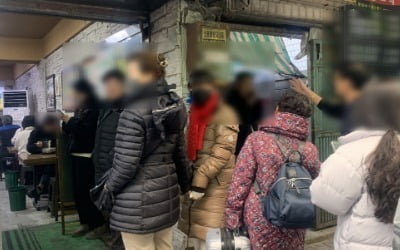 "카지노 토토 한 장으로 5명이 한 끼 해결"…평일에도 '바글바글'