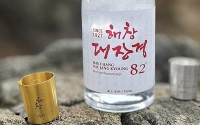 한 잔에 무려 '137만원'…신세계百, 초고가 소주 내놨다