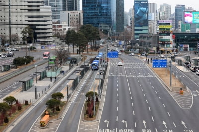 [포토] 긴 연휴에 한산한 서울 도심