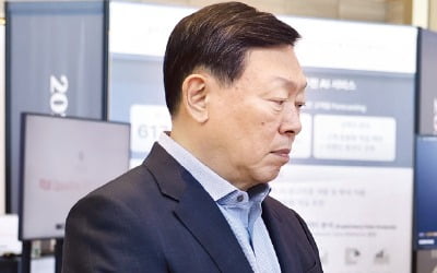 사장단 모은 신동빈 "지금 쇄신 안하면 생존 못 한다"