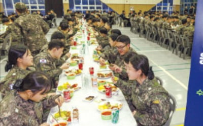 정기선, 해군 ROTC 후배들에게 '특별한 식사'