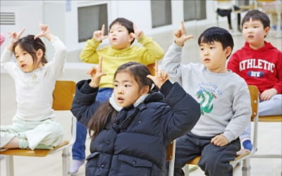 부모님 퇴근 전까지…학교서 뮤지컬·골프 수업