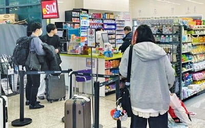 [포토] 설 연휴 공항 편의점 매출 3배 급증