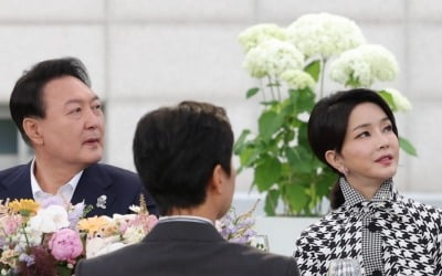 "김건희, 박찬욱·송강호에 '내가 주인공인 영화 만들면 어때요'"