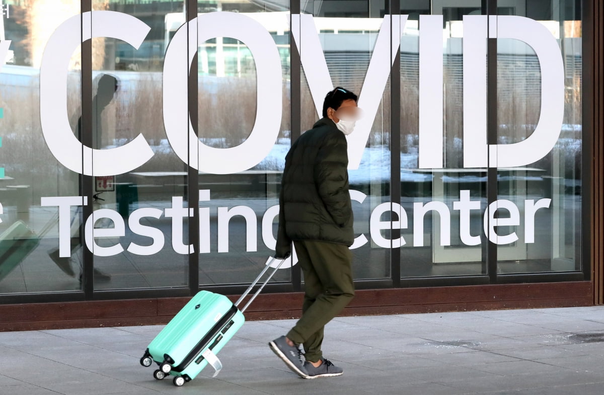 인천국제공항 제1여객터미널에 설치됐던 코로나19 검사센터 앞 모습. 사진=연합뉴스