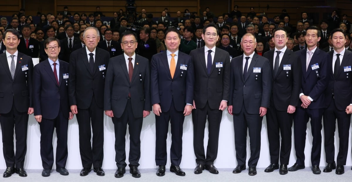 "한국 경제 굳건" 재계 총수들, 탄핵 정국에도 신년인사회 총출동