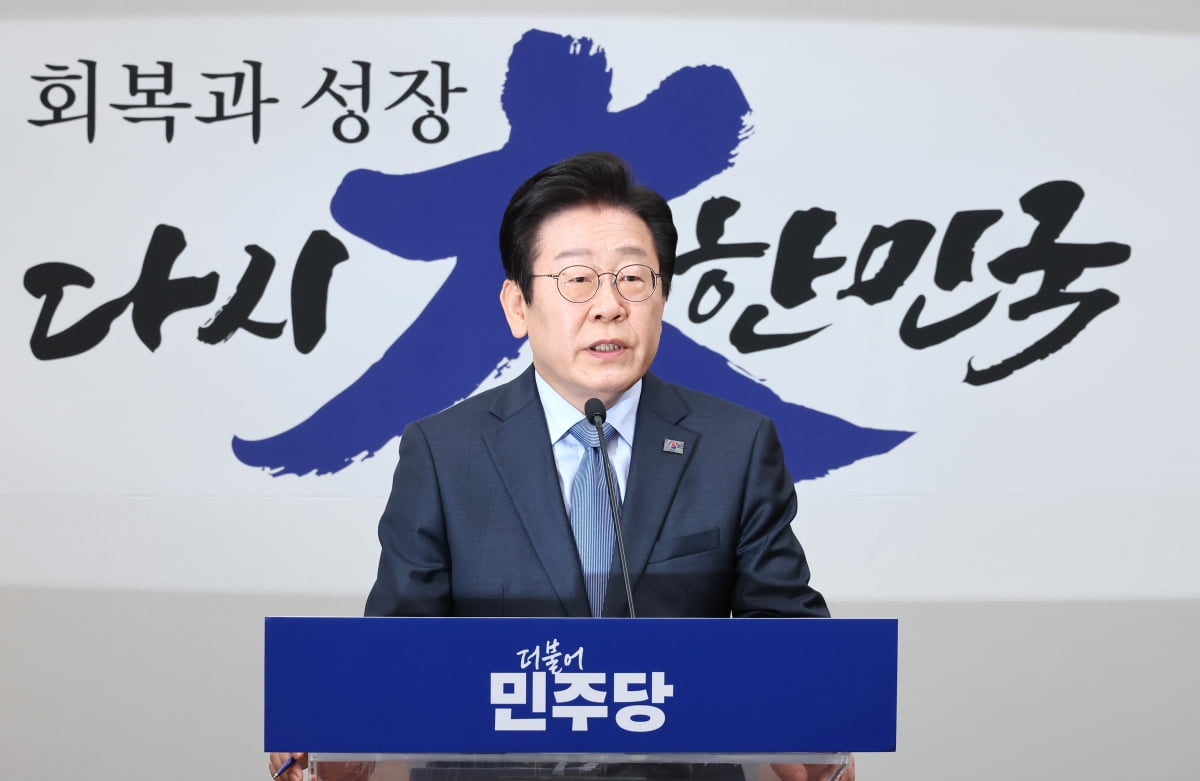더불어민주당 이재명 대표가 23일 오전 국회에서 열린 기자회견에서 취재진의 질문에 답변하고 있다. 사진=연합뉴스 제공