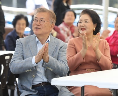 “국민 살림살이 나아지길” 文, 새해 인사 통해 나라 정상화 기원