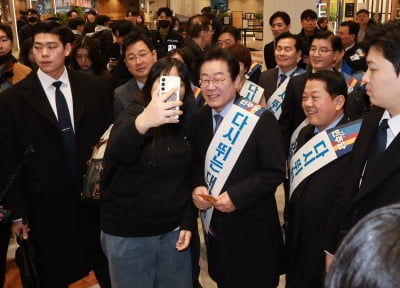 이재명 "힘겨운 과거, 미래 위한 동력…다시 대한민국"