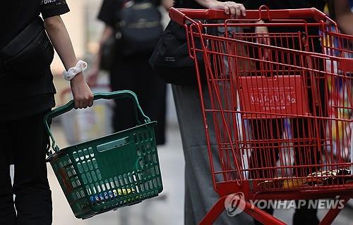 연초부터 과자·음료에 치킨가격까지 줄인상…"안 오른 게 없네"