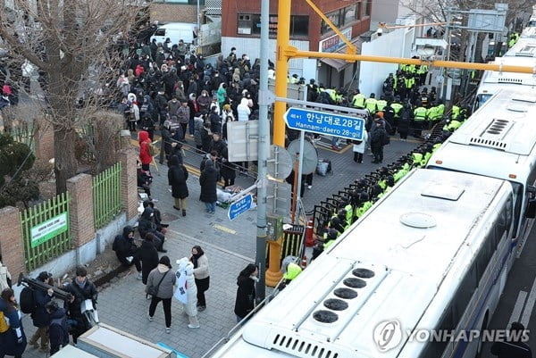 '尹 체포영장 집행' 외신도 관심…실시간 뉴스 송출