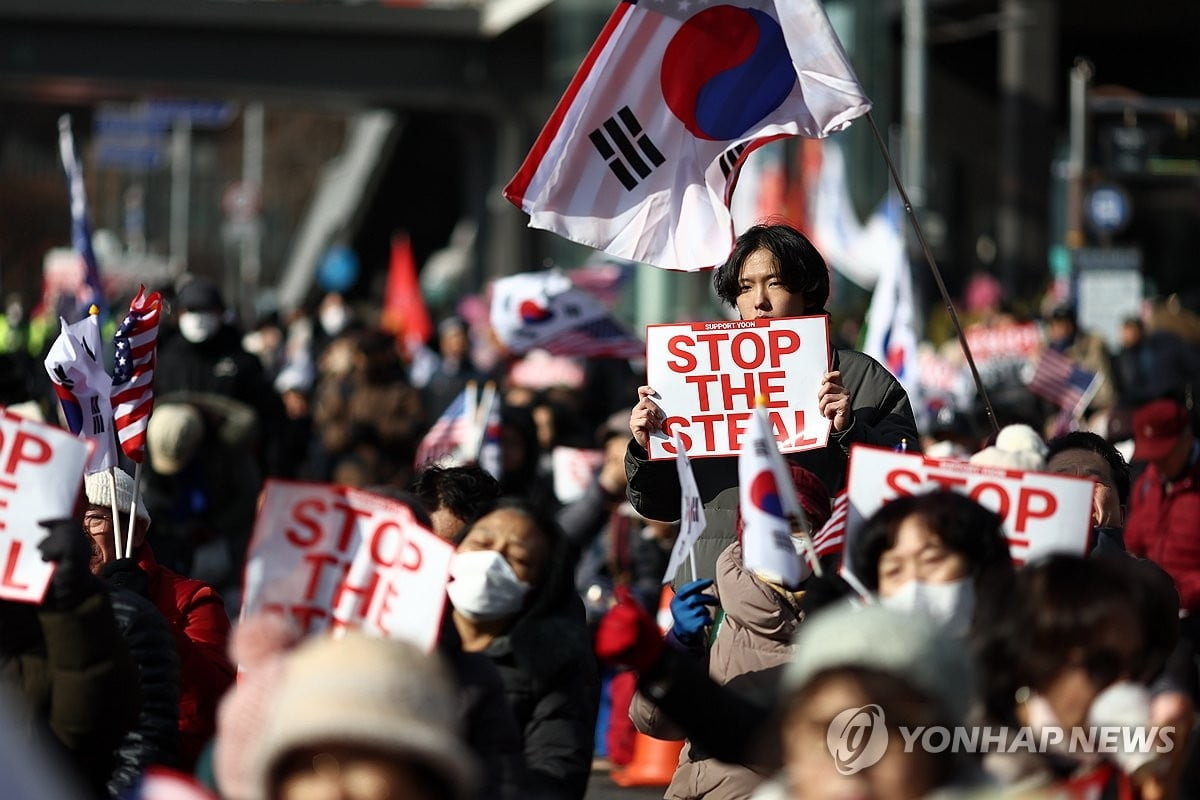 발끈한 중국 "韓 탄핵 집회 '中 개입설' 과장"