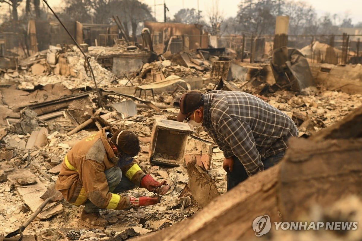 LA 역대급 화마에 '초토화'...18만명 대피령