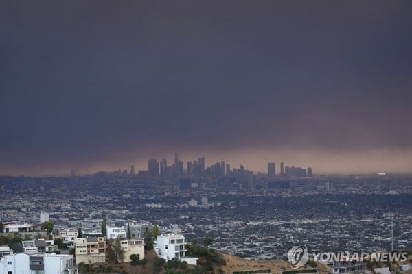 "낮인지 밤인지"…연기로 뒤덮인 LA 하늘