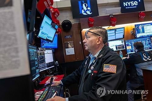 뉴욕증시, 고용 충격에 '풀썩'…다우 1.63%↓