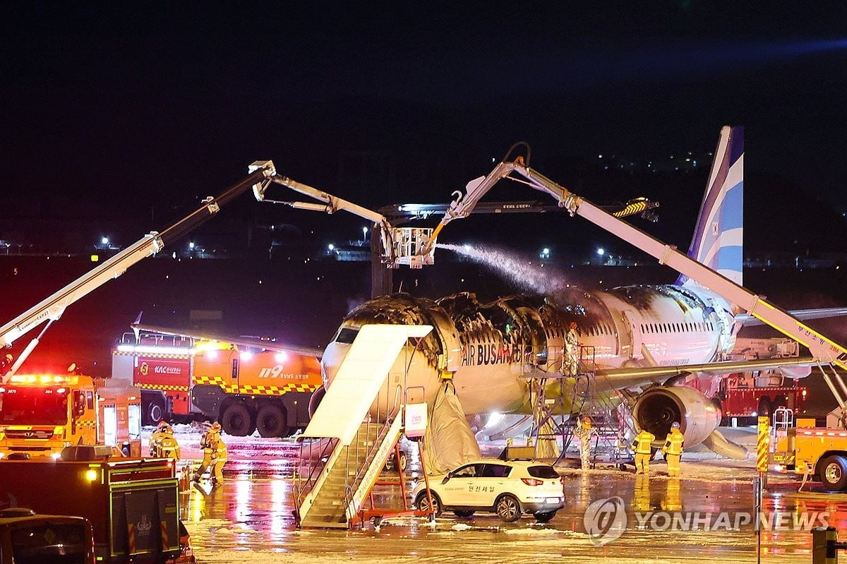 에어부산 이륙 대기 중 화재...176명 전원 탈출