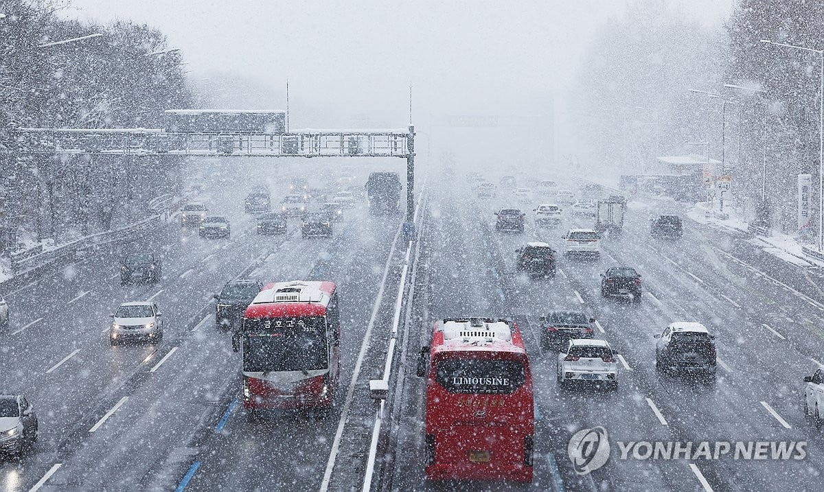 설날 도로 정체 가장 극심...서울→부산 7시간40분