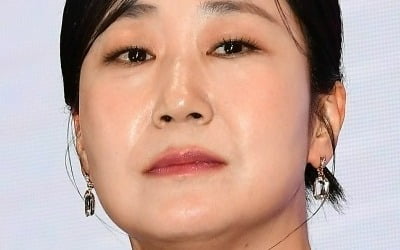 [종합] 라미란, 알고보니 탄광촌 출신이었다…"광부의 딸, 동네에 까만 흙먼지 날려" ('텐트밖')