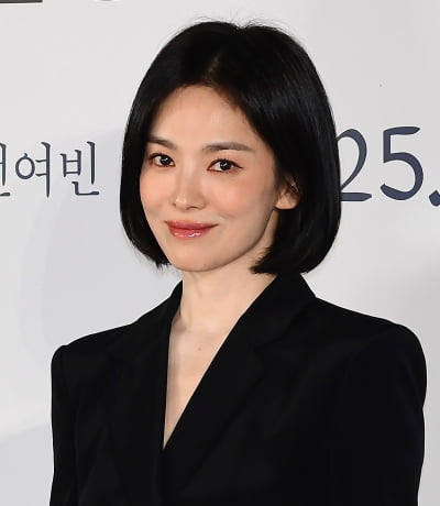 송혜교, 설 연휴 휴식보다 '검은 수녀들' 관객들이 먼저…무대인사로 꽉 채운 명절