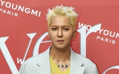 '부실 복무 의혹' 송민호, 경찰 조사 받는다…경찰 "근무지·거주지 압수수색 CCTV 확보"