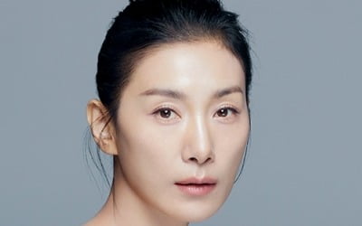 '51세' 김서형, 군살이 1g도 없네…끈 나시로 뽐낸 '168cm 50kg' 비현실적 자태