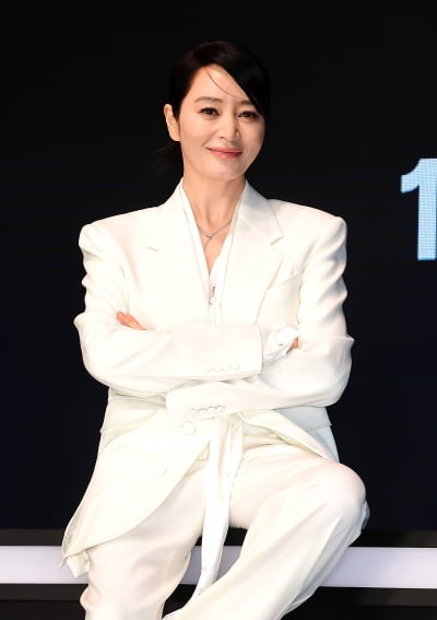 '54세' 김혜수, 근육 파열 올 만한 독기…'팩트 폭행' 따끔한데 시원하네[TEN피플]