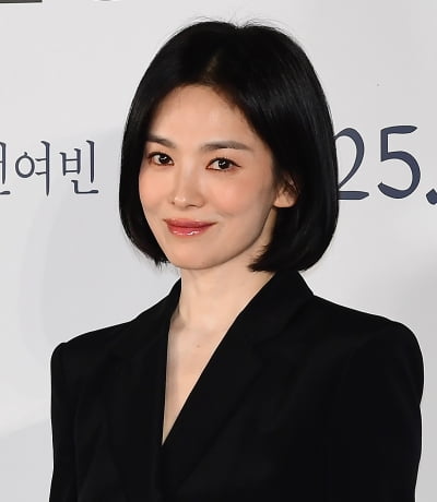 송중기 울고 송혜교 울었다…'검은 수녀들' 3일째 박스오피스 1위 [공식]