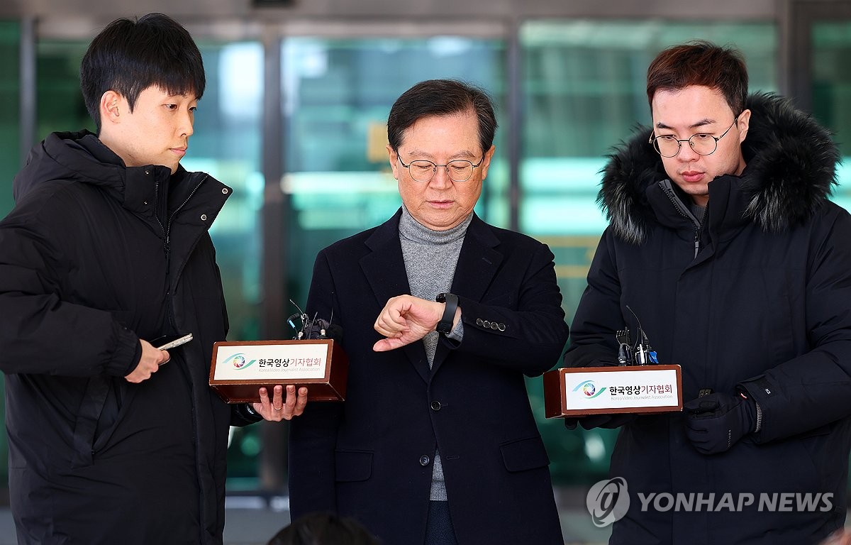 공수처, 윤대통령 체포영장 발부 사흘째 집행 미뤄…내일 유력