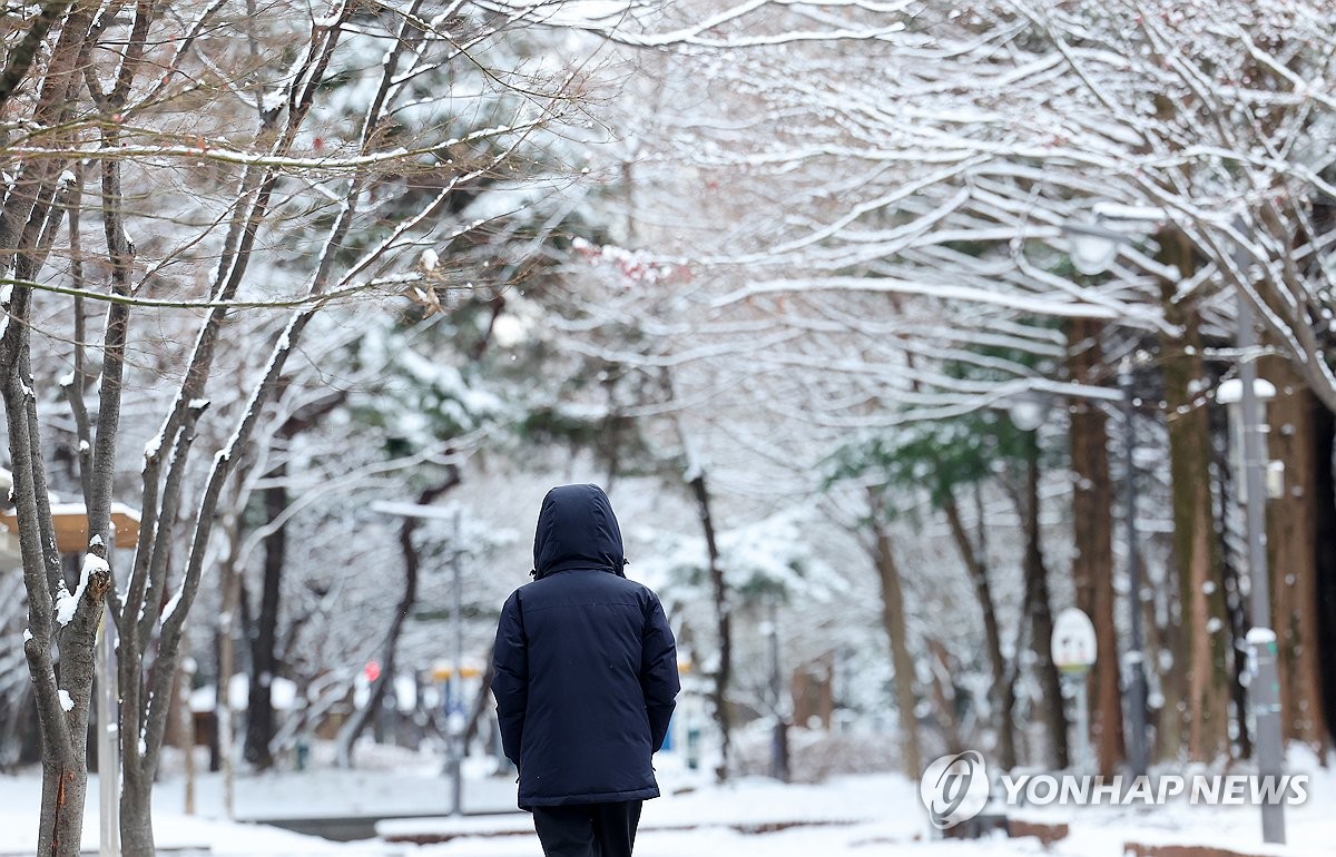 낮 기온도 영하권 강추위…곳곳에 눈·비