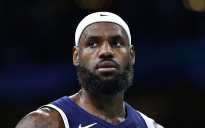 조던과 NBA 'GOAT' 다투는 킹 르브론, "역대 최초기록" 또 하나 추가